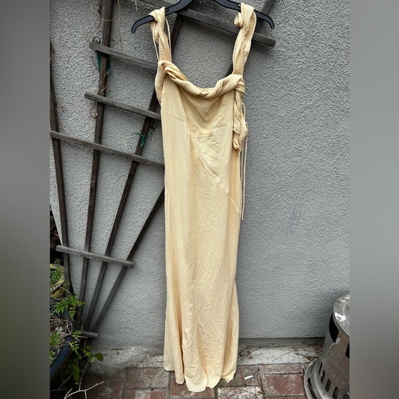 ❌SOLD❌H&M Studio Collection TWIST-DETAIL CRINKLED DRESS in Pastel Yellow - Picture 11 of 16